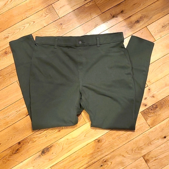 NWOT Green Skinny Pants - Picture 1 of 1